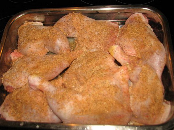 Tokaji szamorodniban sült fűszeres csirkecomb, csőben sült karifollal