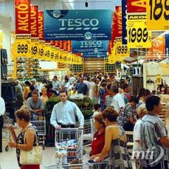 Kevesebb napi fogyasztási cikket vásárolnak a magyarok