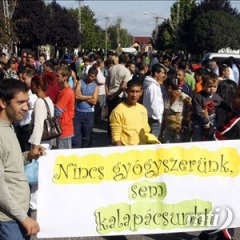 Romák tüntettek az edelényi polgármester ellen