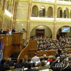 Elutasította az Országgyűlés a kisebb parlamentről szóló indítványt