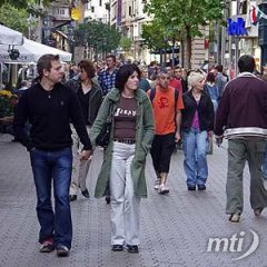 A magyarok hét-nyolc százaléka dolgozna külföldön