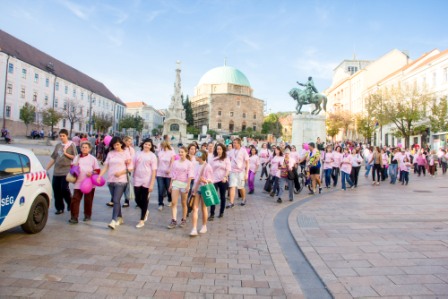 Három helyszínen, összesen több mint ezer ember sétált a mellrák ellenes küzdelem jegyében