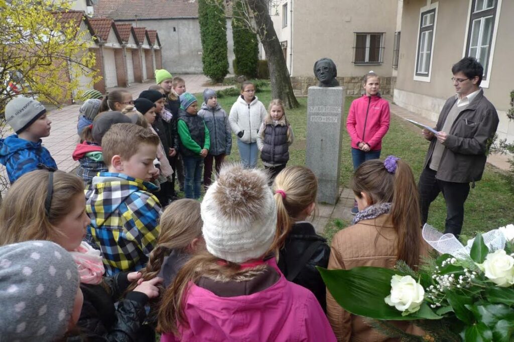 115 éves jubileum – koszorúzás Szabó Lőrinc születésnapján