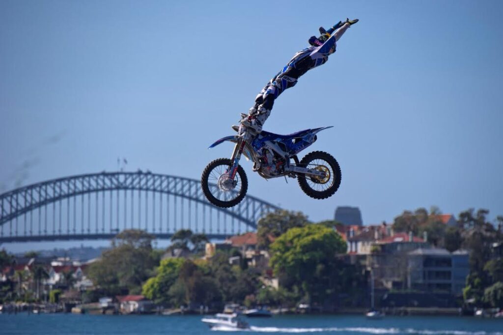 Josh Sheehan, a Nitro Circus Freestyle Motocross sztárja megküzd a gravitációval