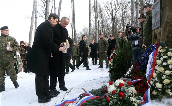A légi szerencsétlenségben meghalt szlovák katonákra emlékeztek Hejcén