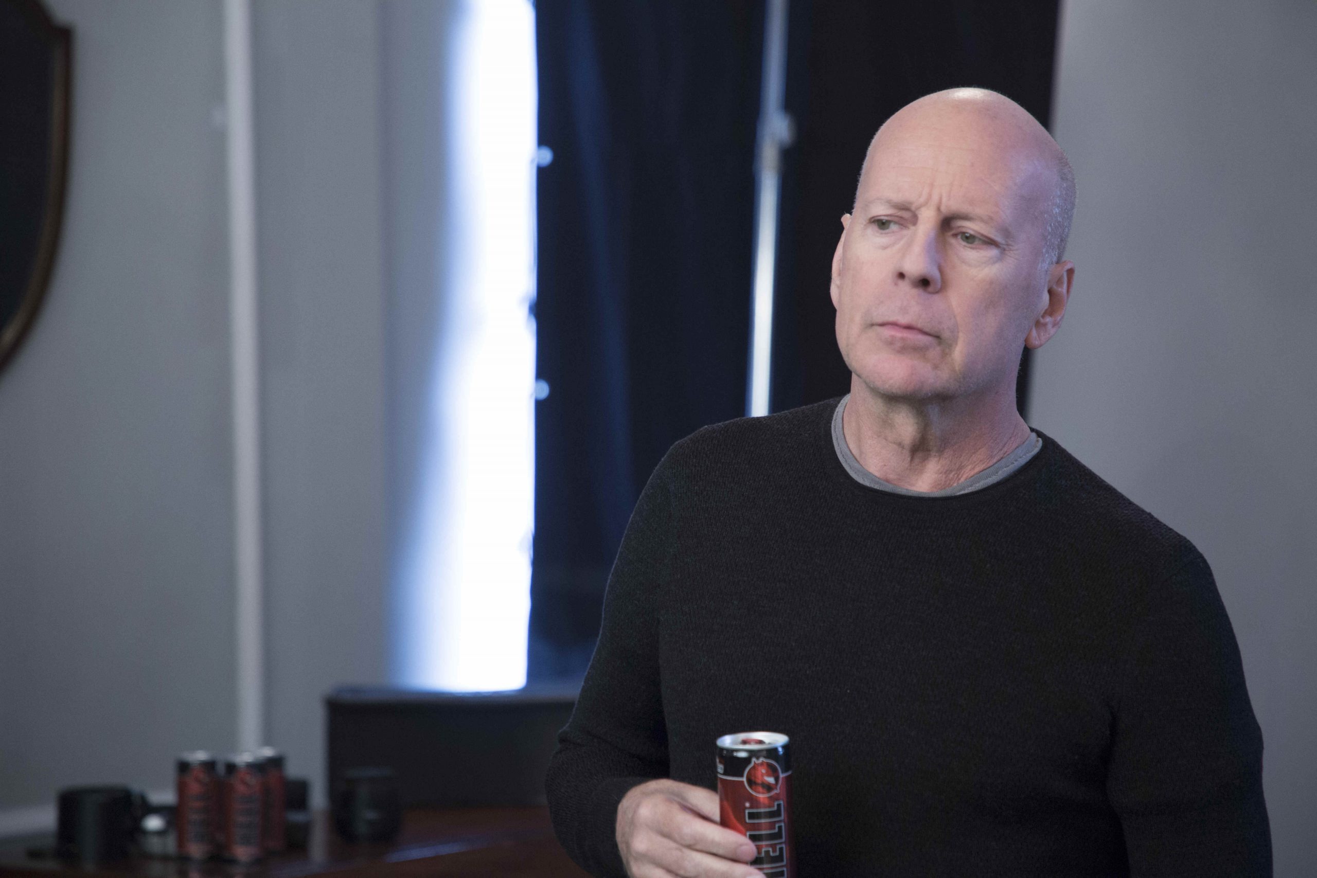 Bruce Willis esete a HELL energiaitalokkal