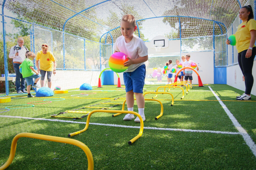 Birtokba vették az ovisok az első multisport pályát