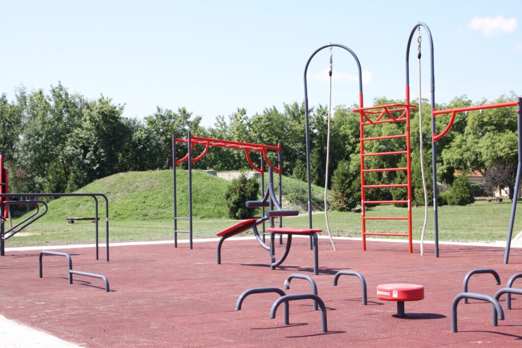 Szabadtéri fitnesz komplexummal bővül a péczeli park!