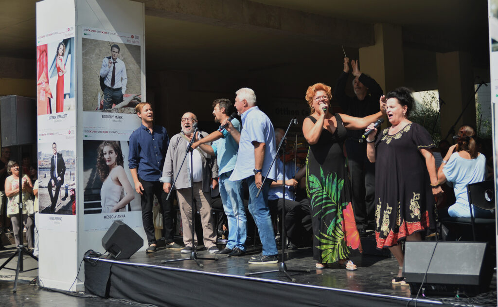 Családi programokkal és élő tehetségkutató show-val indult el a színházi évad Miskolcon