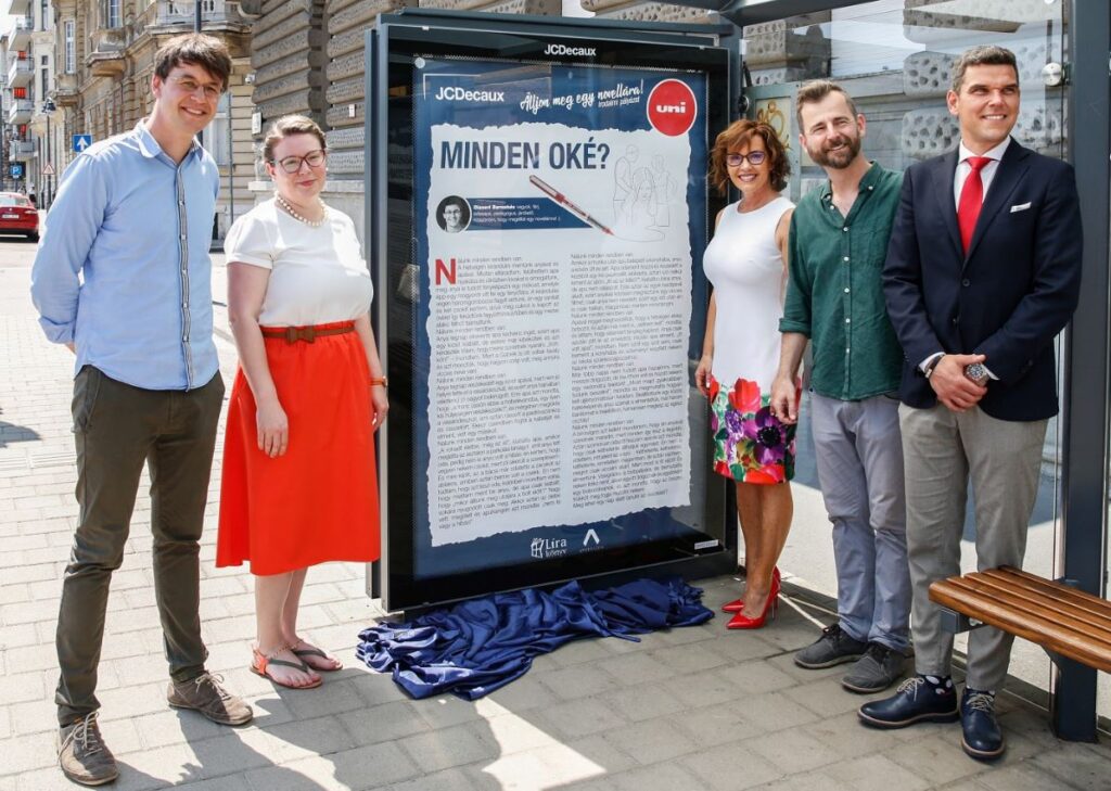 Ki hinné, hogy a JCDecaux és a magyar irodalom szerelemgyereke, az Álljon meg a novellára! pályázat az idén már hároméves! Ma kihirdették a nyerteseket!