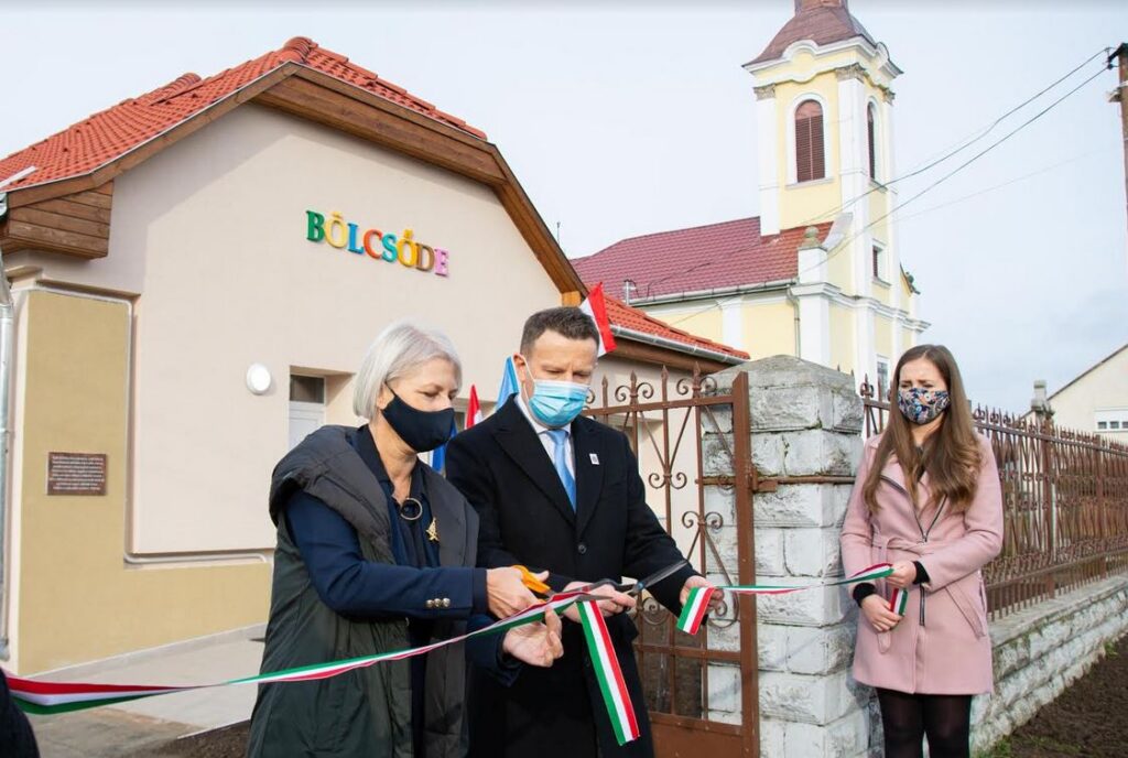 Új minibölcsődét adtak át ma délelőtt Arnóton