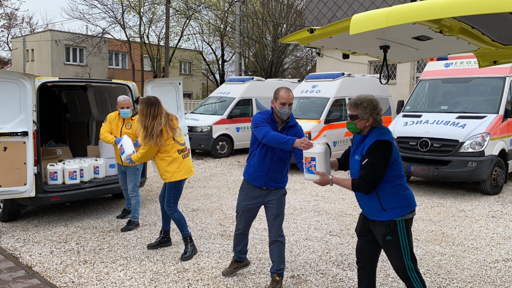 Nemcsak az éttermek fognak össze a mentősökért