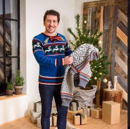 A karácsonyi csúnya pulcsik rajongója Vastag Tomi is