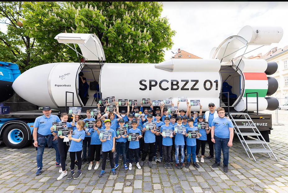 A Hernádnémeti Református Iskola 160 diákja vett részt VR-űrutazáson a SpeceBuzz Hungary program keretében