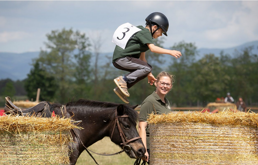 Különleges lovas versenyeket tartottak Tahitótfaluban