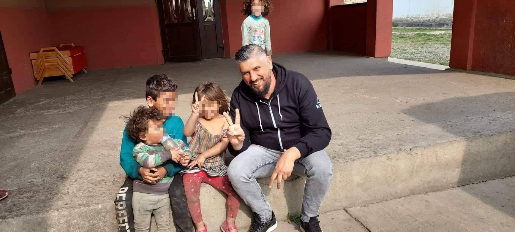 Roma lelkész segíti a menekültek „szegényeit”
