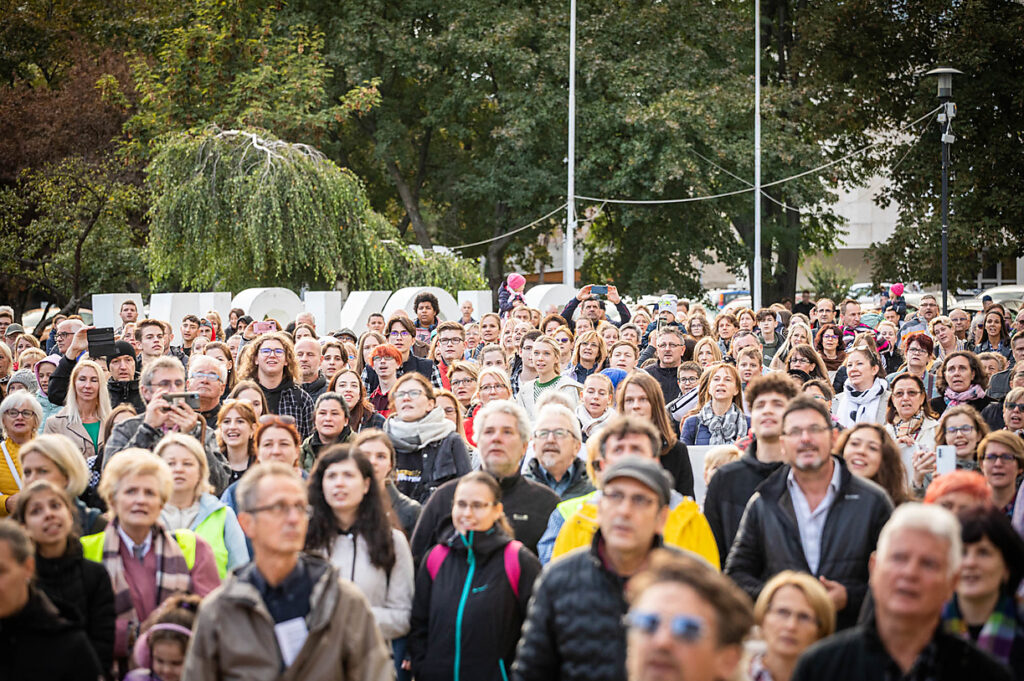 Együtt énekelt a város a gyermekekért, a pedagógusokért, az oktatásért Miskolcon