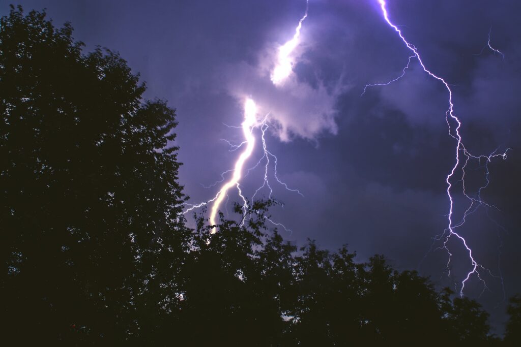 Zivatarok veszélyére figyelmeztet az Országos Meteorológiai Szolgálat