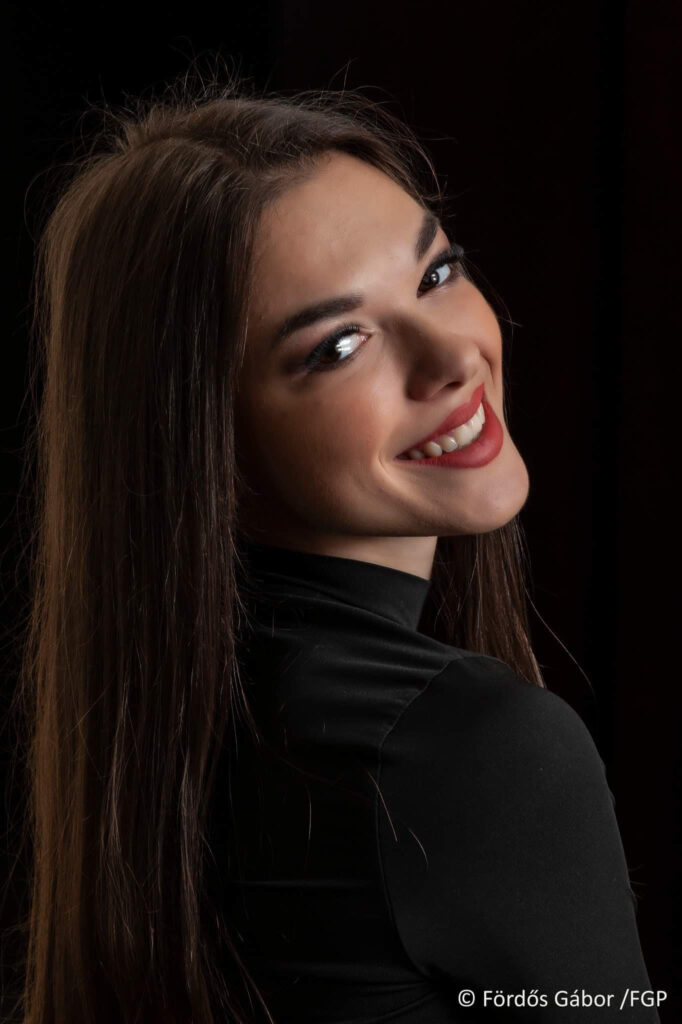 Borsod-Abaúj-Zemplén vármegyéből , Bánréve községéből jelentkezett Juhász Cintia a World Top Model Hungary 2023-as döntőjébe