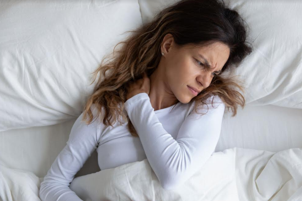 Milyen hatással lehet a krónikus fájdalom az alvásunkra?