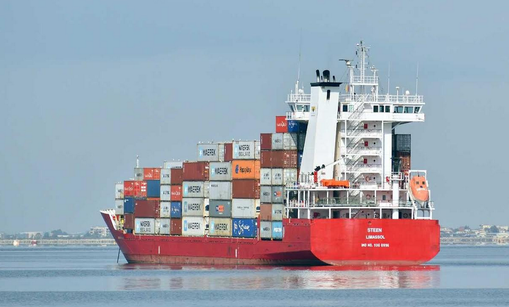 Egy újabb logisztikai pillangóhatás: Felfüggesztették a  hajózást a Vörös-tengeren