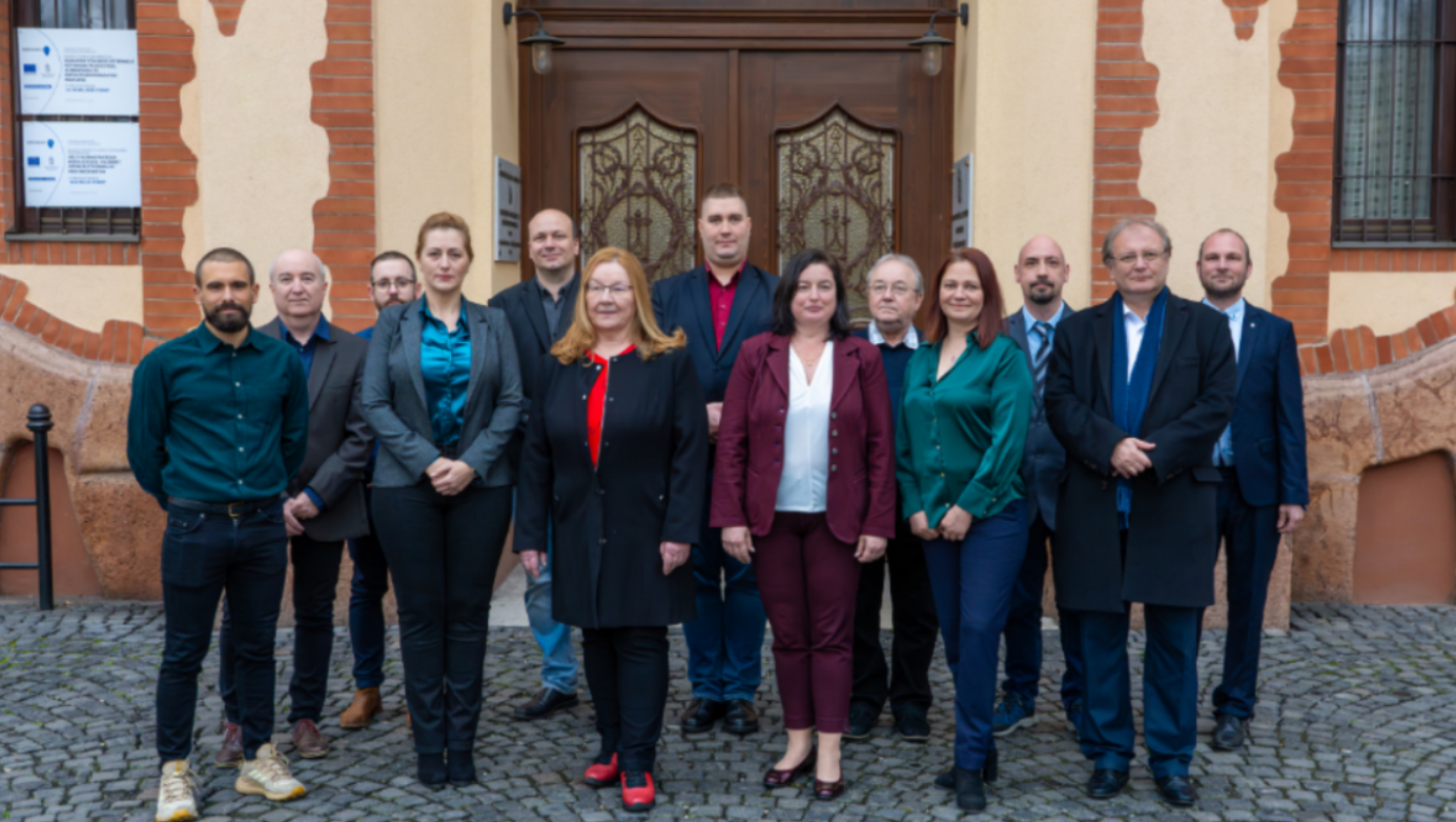 Megvan az ellenzék közös polgármesterjelöltje Pesterzsébeten – Fekete Katalint, a Demokratikus Koalíció képviselőjét támogatják a pártok