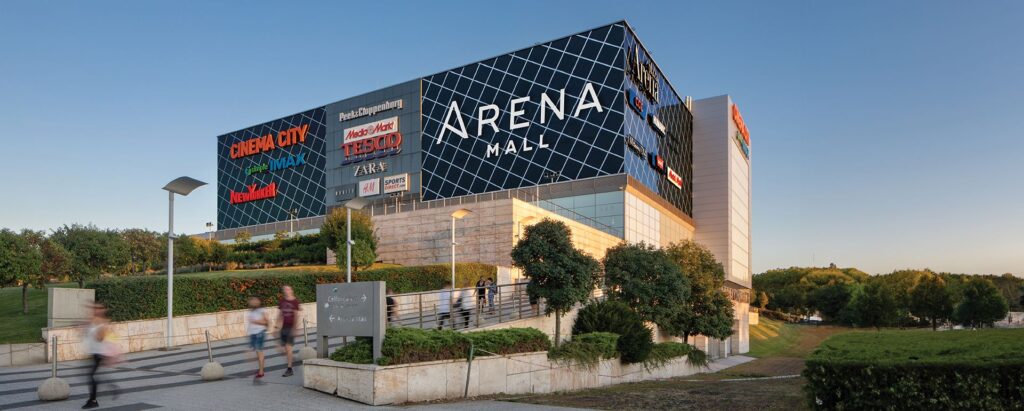 A legnagyobb hazai üzleteit nyitotta meg a Zara és a Stradivarius az Arena Mallban