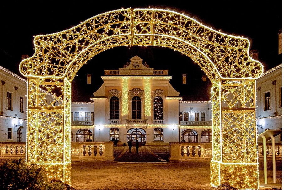 Erzsébet királyné fénykertje ismét beragyogja Gödöllőt