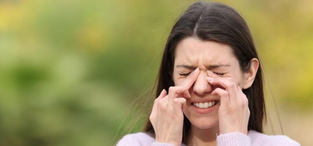 Hogyan enyhíthető a szemviszketés okozta kellemetlenség?