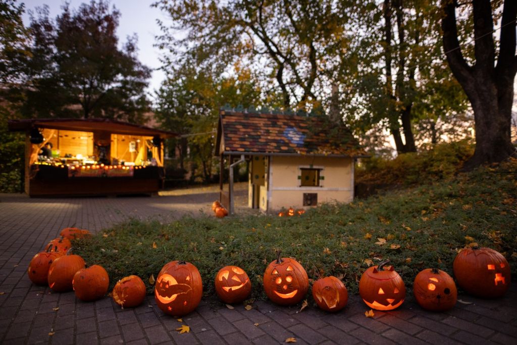 Tökéletes Halloween Pécsen – egész napos boszorkányos kaland a Zsolnay Negyedben!