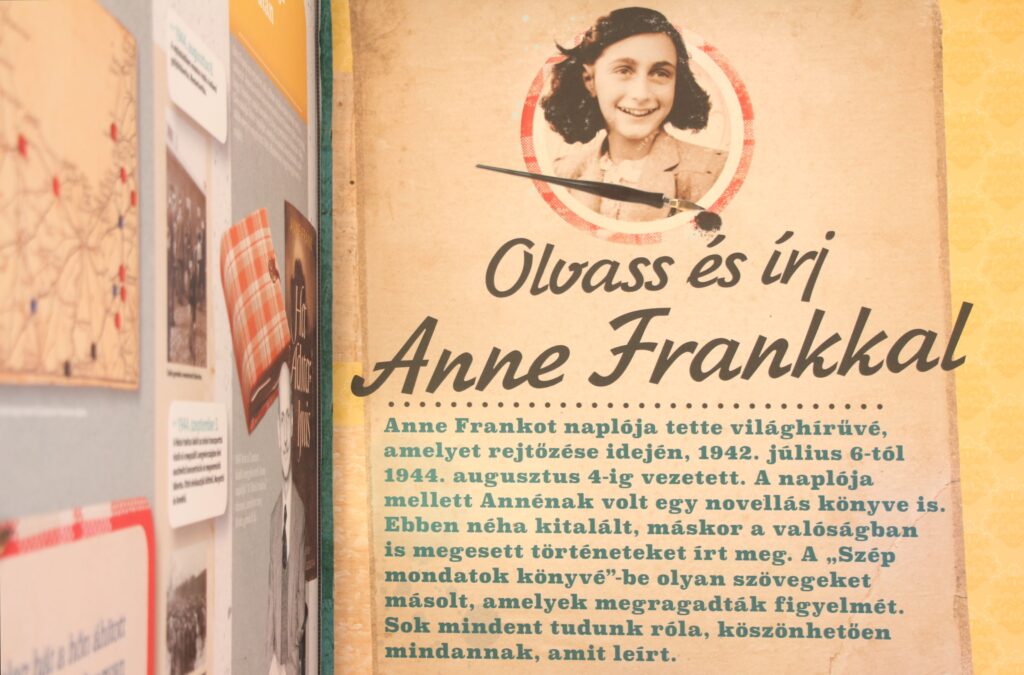 Különleges kiállítási élményt ajánl könyvtárunk