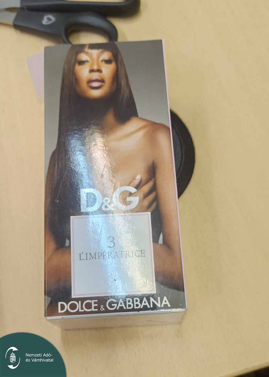 Hamis illatok nyomában-NAV