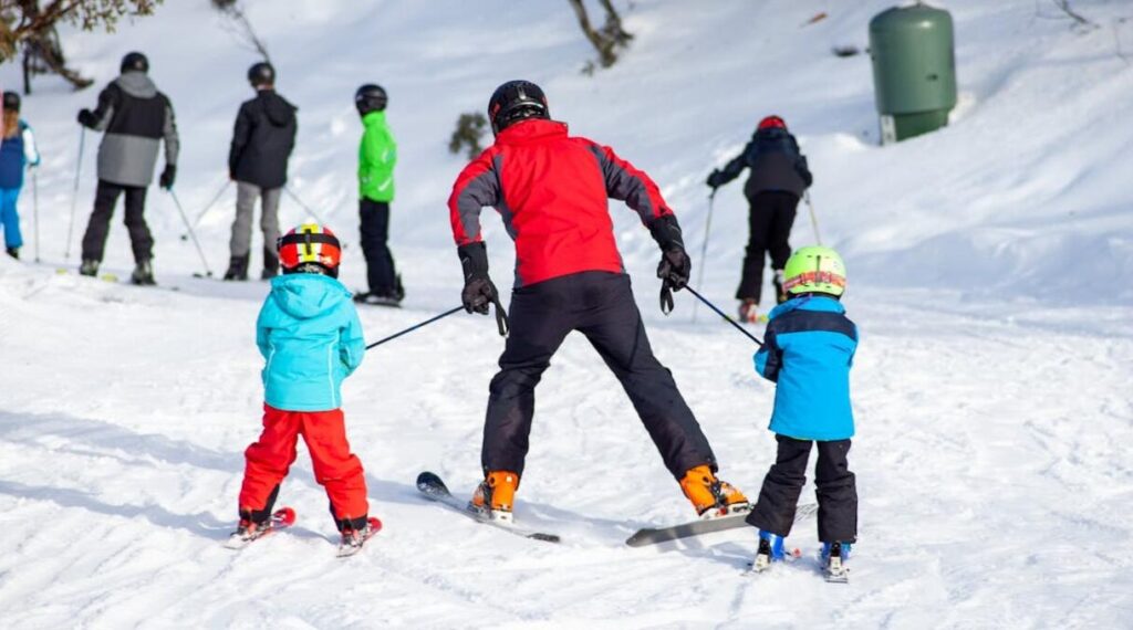 Családos télisport-biztosítás: így védd szeretteidet a hegyekben