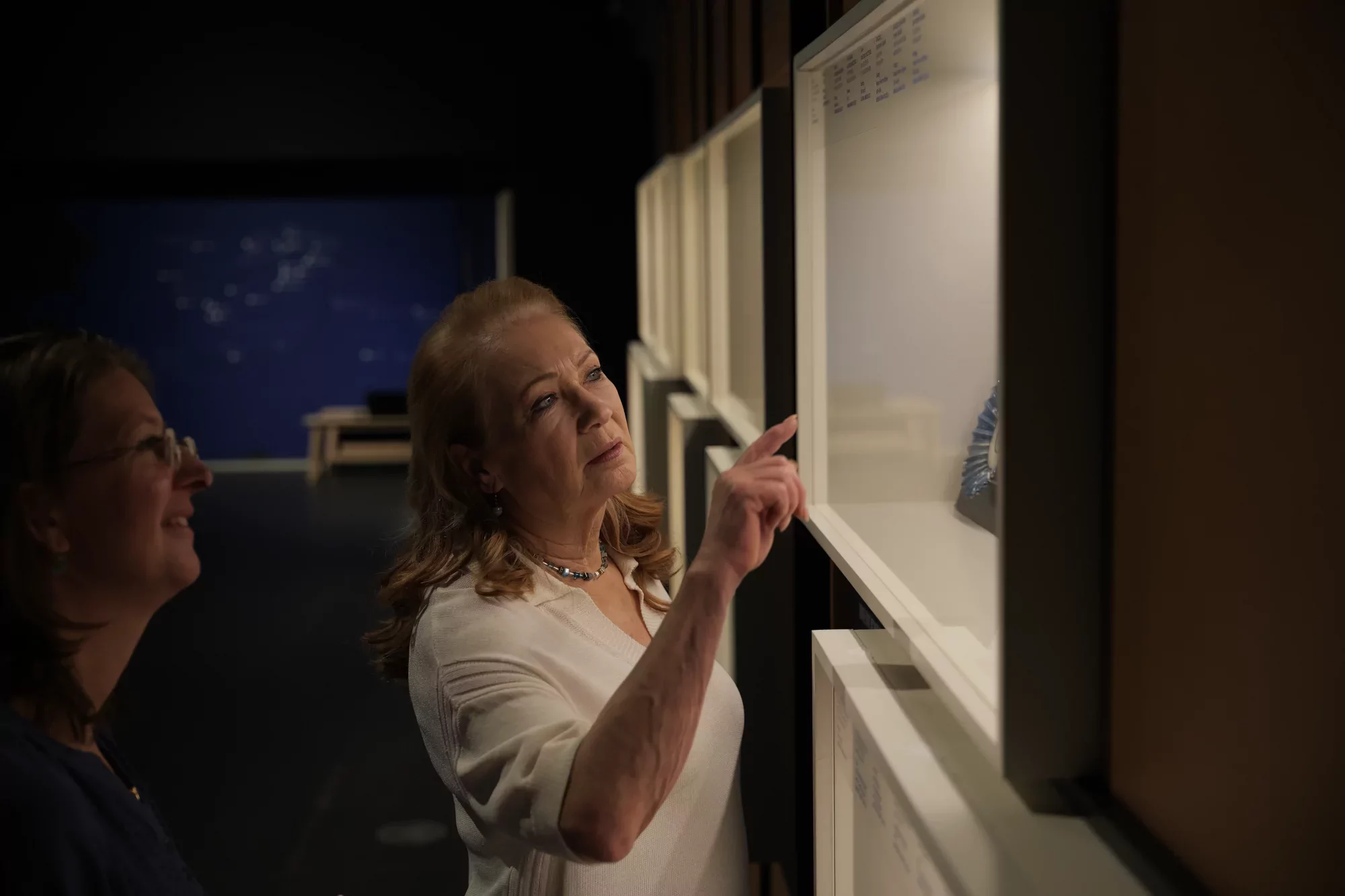 Udvaros Dorottya levesestáljai a Néprajzi Múzeumba látogattak! – Sztárok személyes emlékekkel érkeznek a Hétköznapi luxus kiállításba.