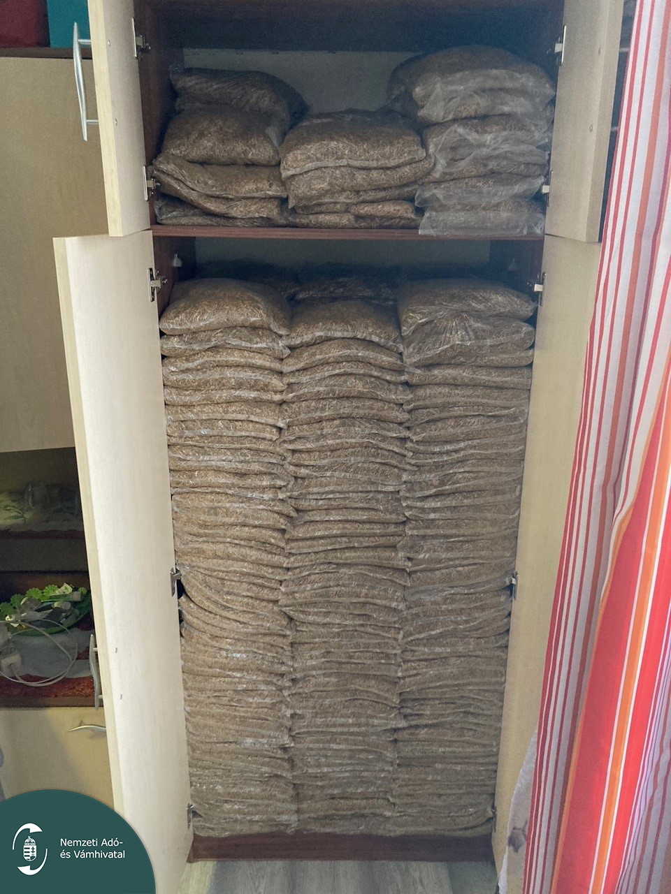 NAV-sajtótájékoztató:Tiltott „kollekció”