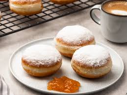 Farsangkor tarolhat a barackos fánk – a karácsonyt azonban már nem csak a mákos bejgli uralta