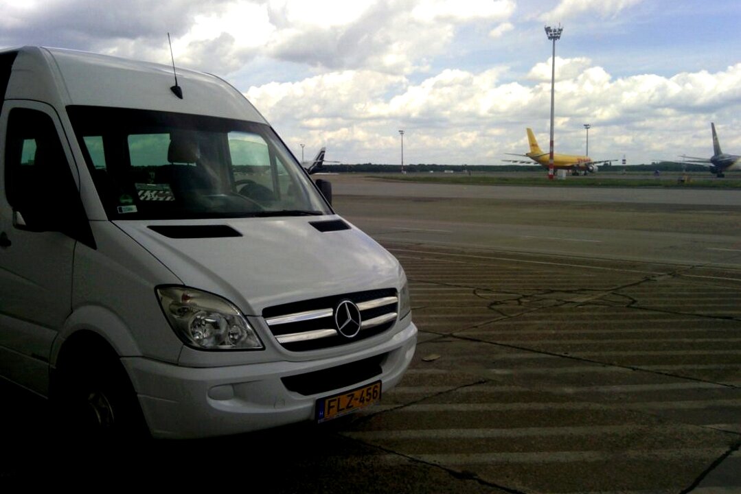 Reptéri transzfer buszbérléssel: praktikus megoldás csoportoknak