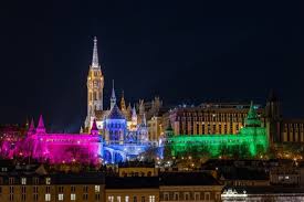 Hazánk ikonikus épületei öltöznek színesbe a Ritka Betegségek Világnapján