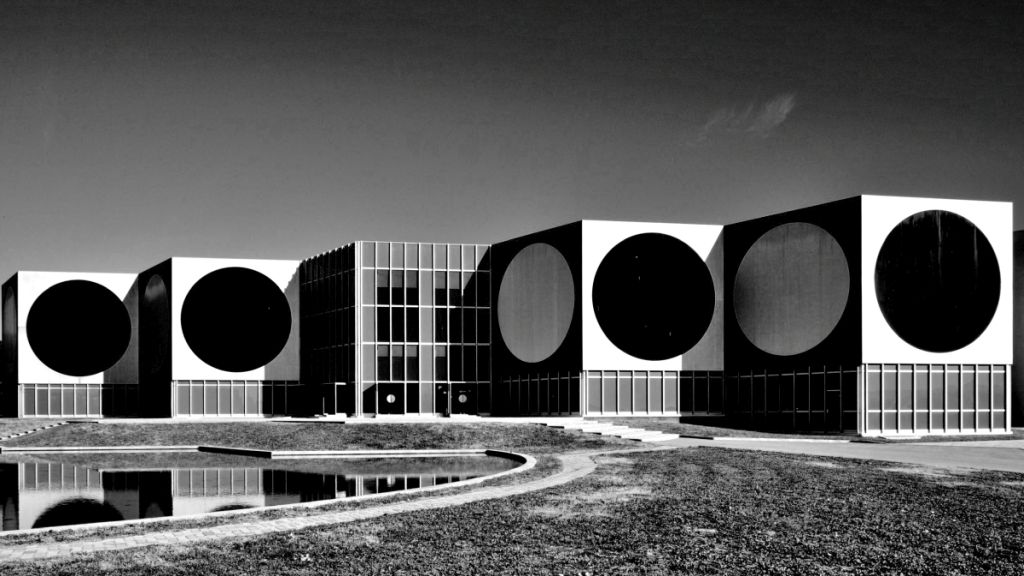 Provence fényeit és Vasarely örökségét hozza Pécsre az idei Fotótavasz izgalmas kiállítása