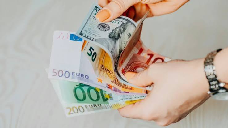 Fordulat a devizaváltásban – Az idei nyaraláshoz már a hazai bankoknál kaphatunk olcsóbban eurót?