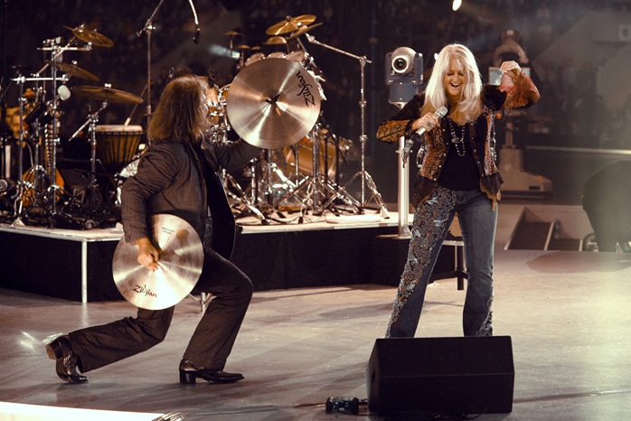 Bonnie Tyler und Leslie Mandoki
Jubilaeumsveranstaltung zum 25 millionsten Golf in der Volkswagen Arena in Wolfsburg am 3. Juni 2007
Foto: M.Nass/Brauer Photos