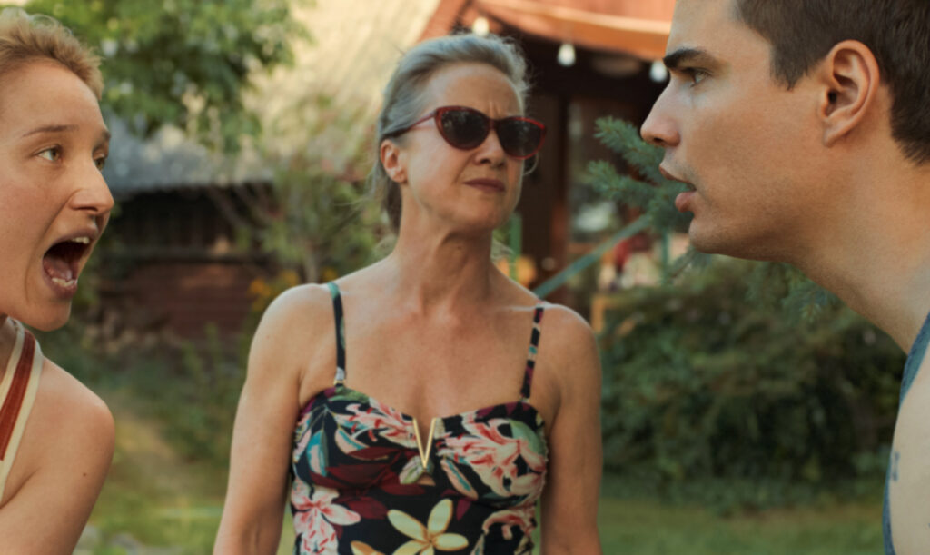 Október 8-án érkezik a mozikba Mayer Bernadett díjnyertes filmje, a Mommy Blue