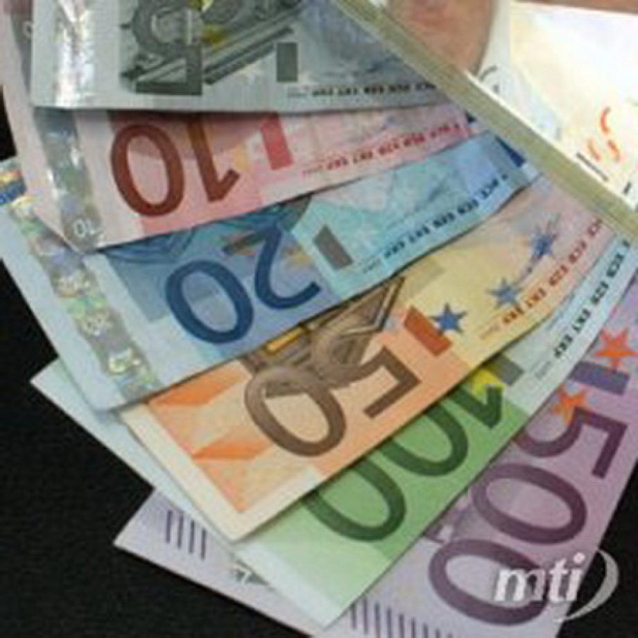 A gazdasági felépülés első jeleit látja az Európai Bizottság az euróövezetben