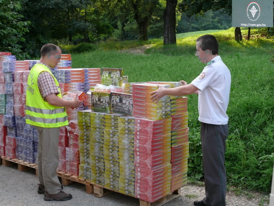 0581-bevittek-kakat-drogbat-es-ronaldinhot-a-vamosok-01