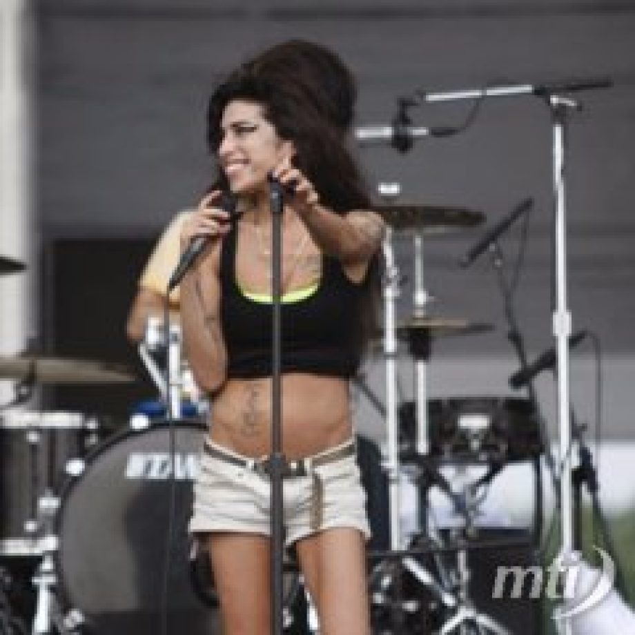 Felmentették a bántalmazás vádja alól Amy Winehouse énekesnőt