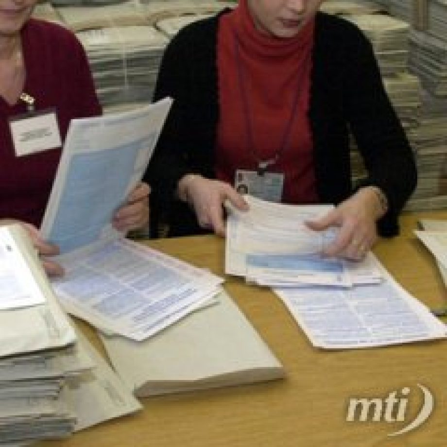 Fokozza a feketemunka ellenőrzését az APEH