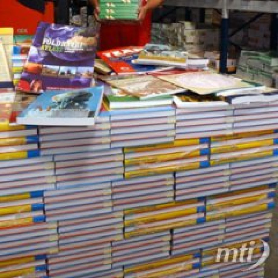 Várhatóan nem emelkedik a tankönyvek ára a most induló tanévben