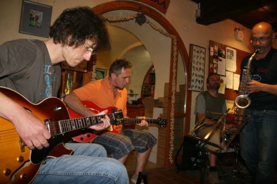 10046-megkezdodott-a-jazztabor-szombat-estig-koncertek-tokajban