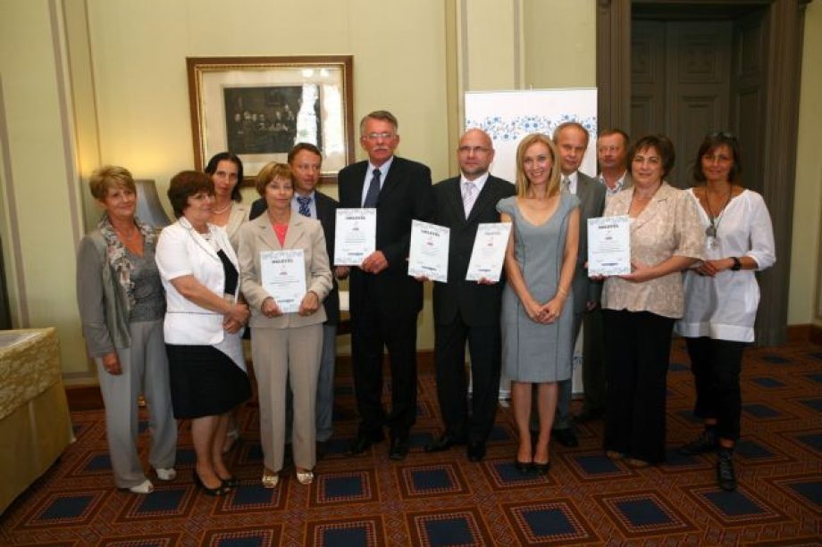 10455-videki-korhazak-lettek-a-legsikeresebbek-az-ev-szuleszete-2011-versenyen
