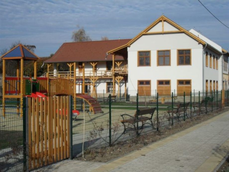 11907-uj-ruha-uj-esely-01